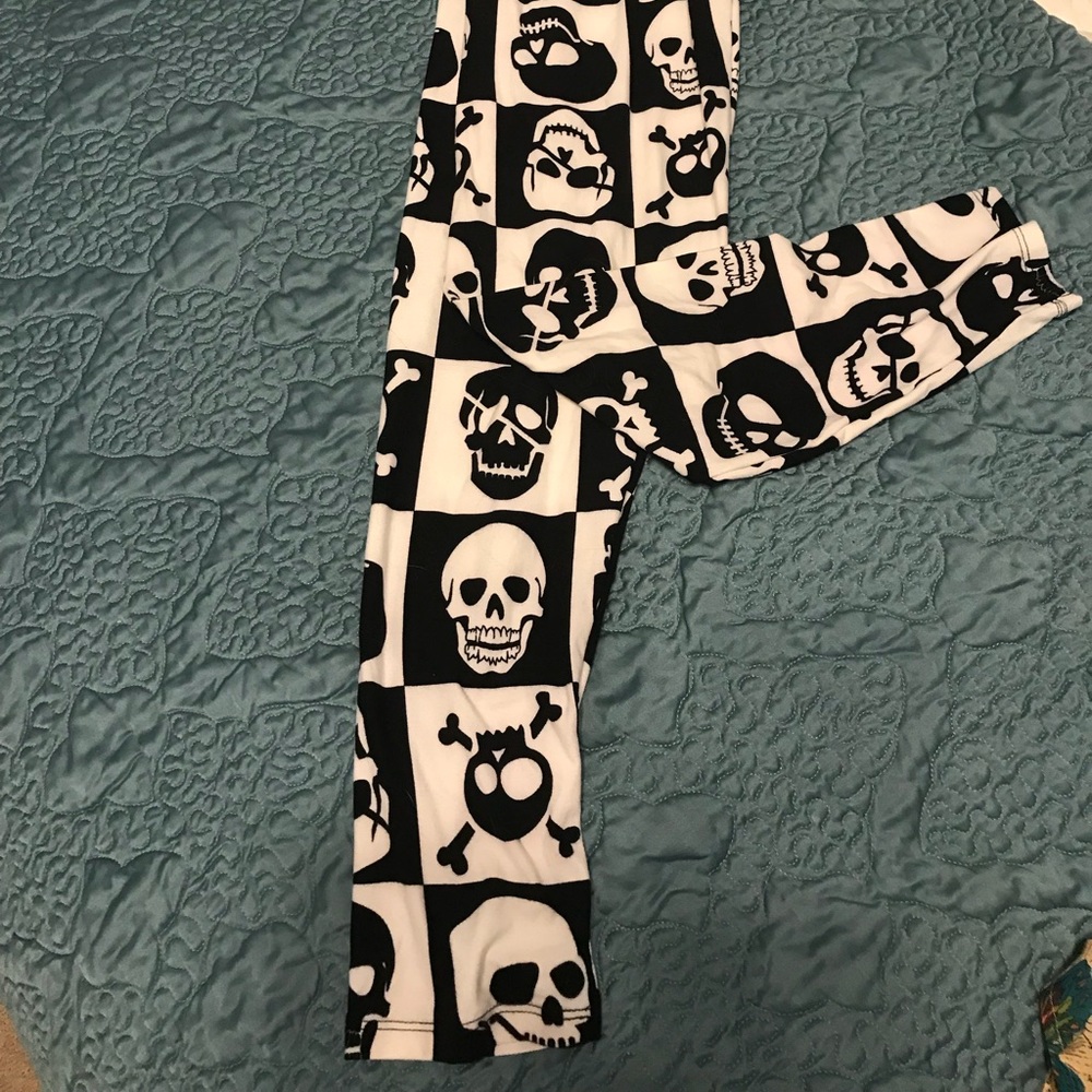 Skull leggings size small/medium